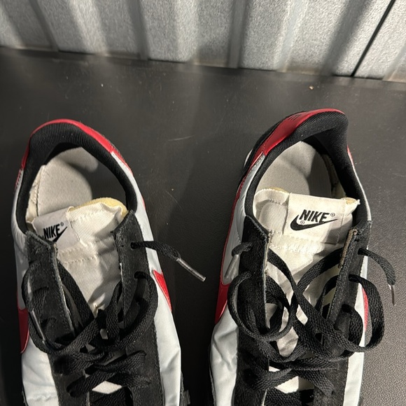 Nike Waffle Racer Gray and Red - Picture 4 of 9